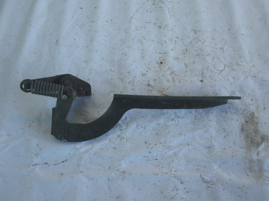 петля капота правая б/у - 1